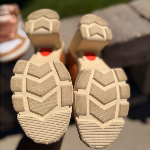 Sorel Caribou™ Leather X Chelsea Ankle Boot NWOT - Picture 4 of 4